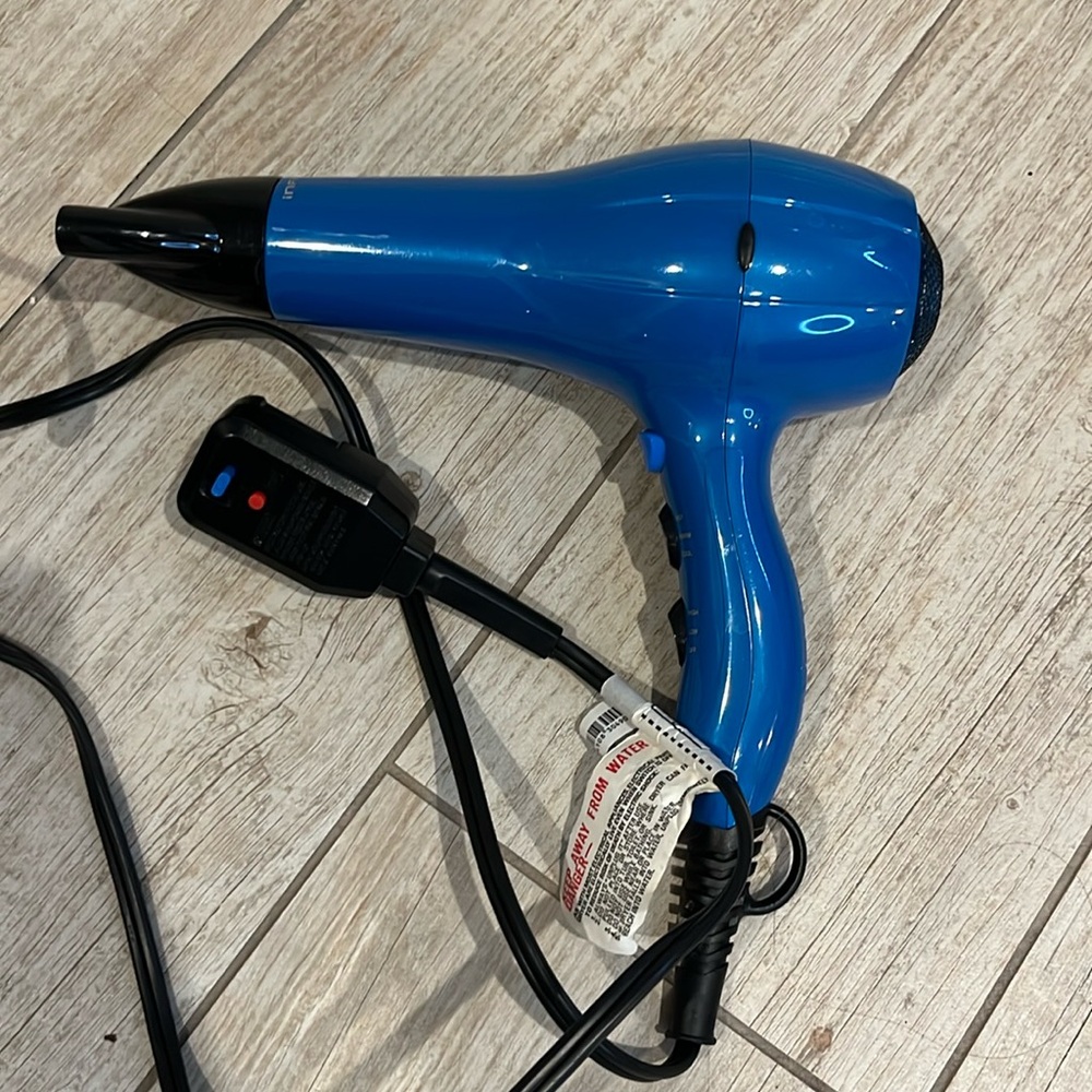 Blow dryer